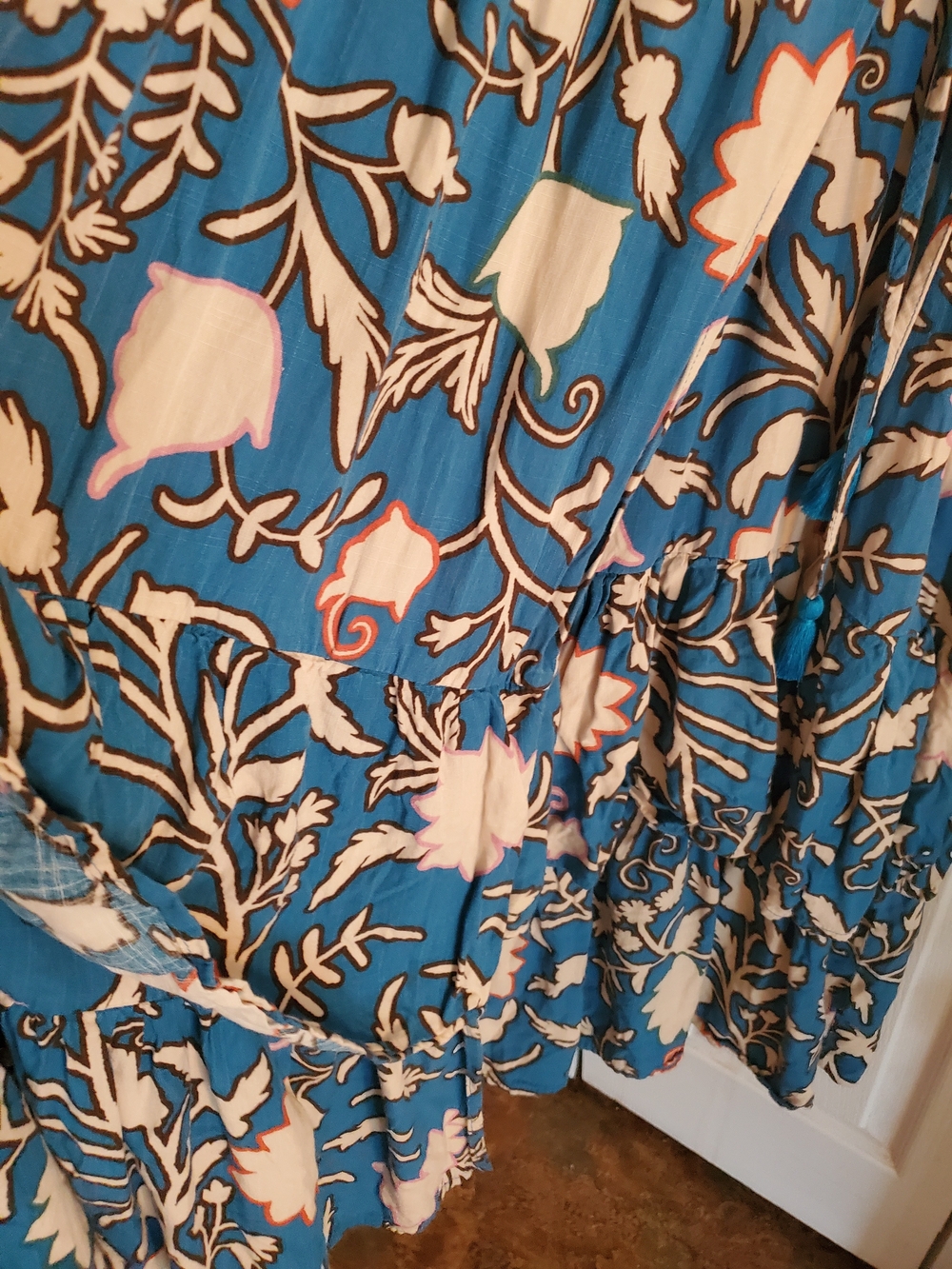 Knox Rose Blue Floral Wrap Dress with Cream Accents - Picture 4 of 12